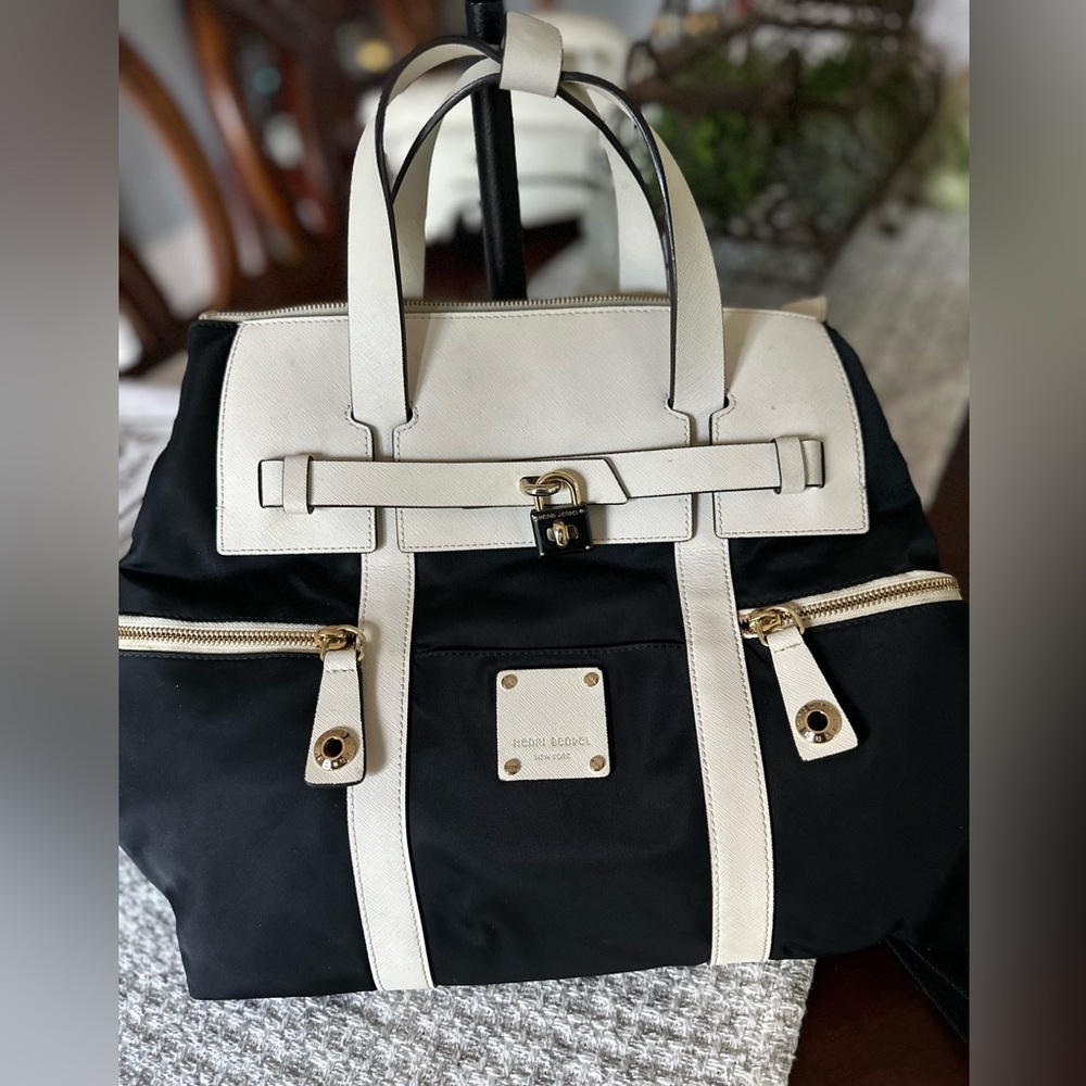 Gorgeous HTF Henri Bendel Black & Ivory 3 Way JETSETTER Crossbody Backpack Mint! - Picture 8 of 16